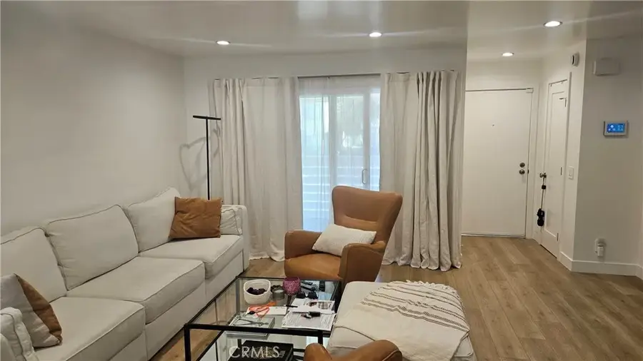 18333 Hatteras St #68, Tarzana, CA 91356 - #3