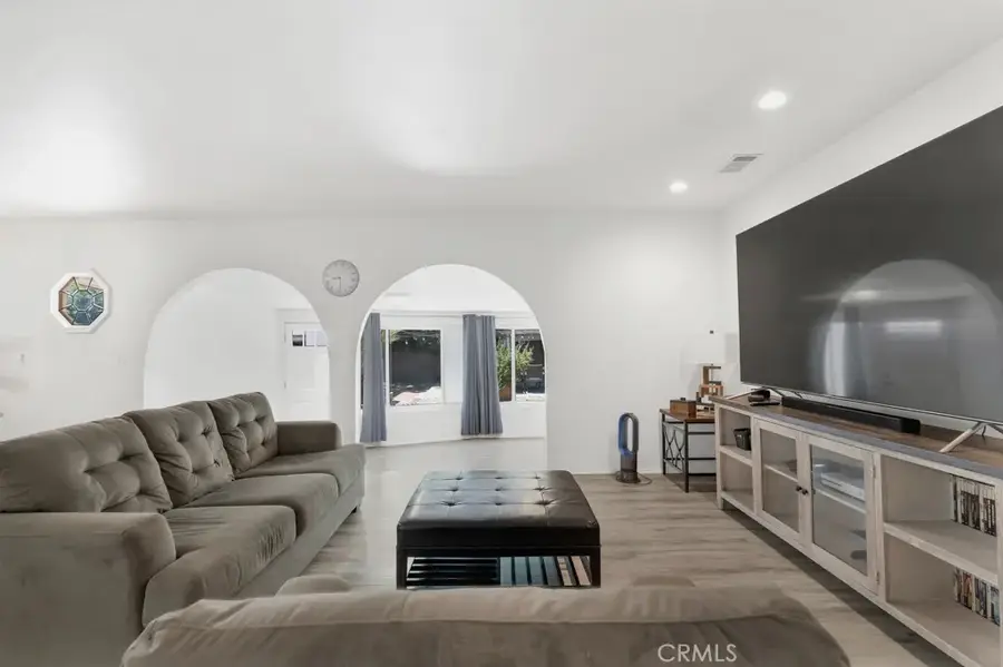 7533 Hatillo Avenue, Winnetka, CA 91306 - #3
