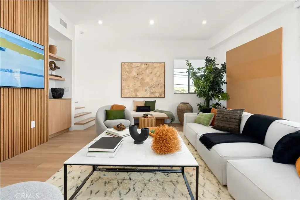 11026 Oxnard St, North Hollywood, CA 91606 - #1