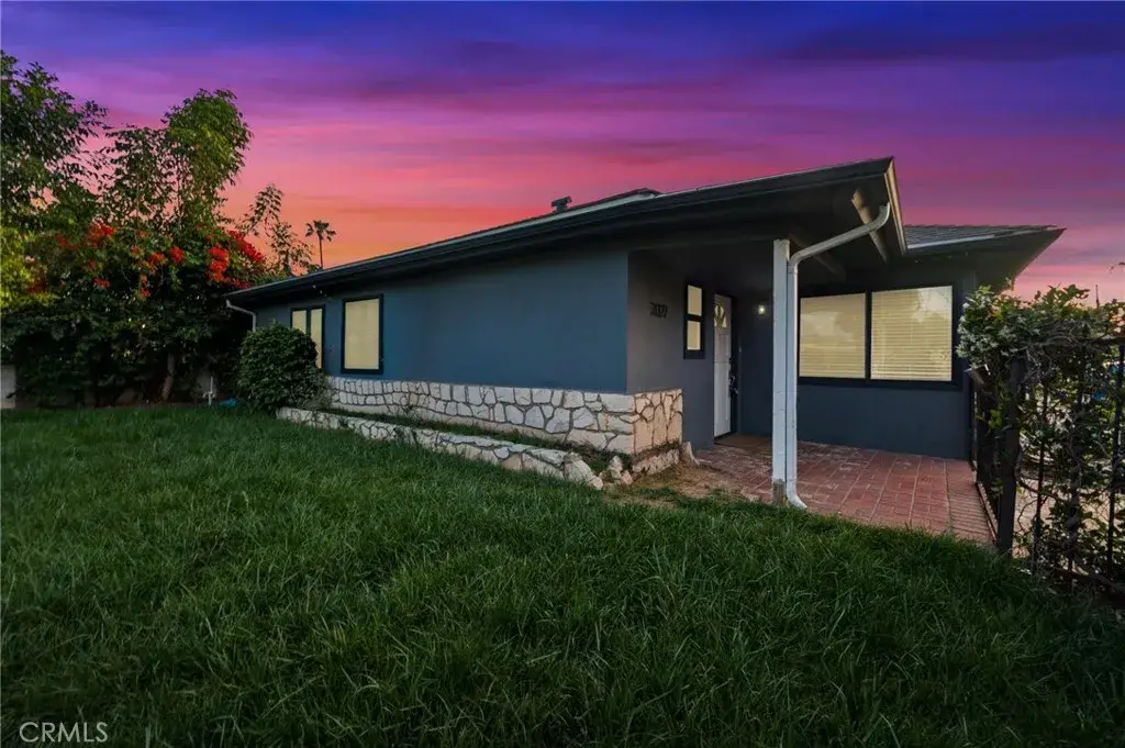 7027 Gloria Avenue, Lake Balboa, CA 91406 - #1