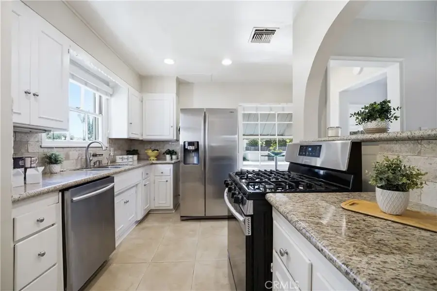 17061 Lorne, Lake Balboa, CA 91406 - #2