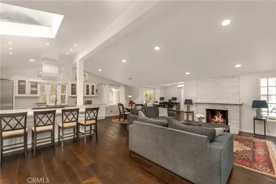 5708 Mcdonie Avenue, Woodland Hills, CA 91367 - #2