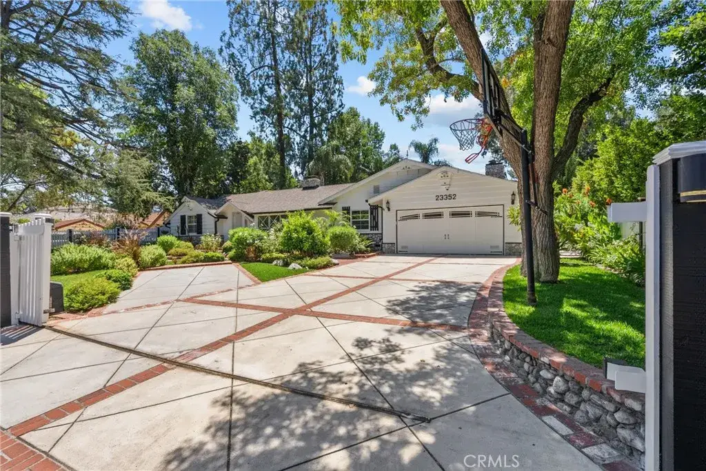 23352 Ostronic, Woodland Hills, CA 91367 - #1