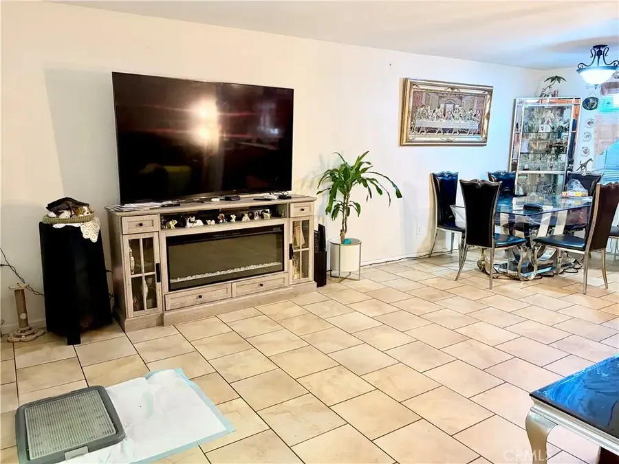 20146 Cohasset Street #5, Winnetka, CA 91306 - #3