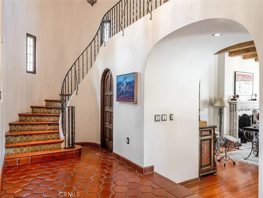 2349 N Catalina, Los Angeles, CA 90027 - #3
