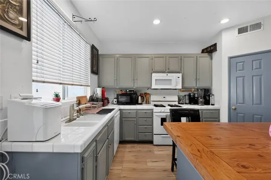 300 Camino De La Luna, Perris, CA 92571 - #3