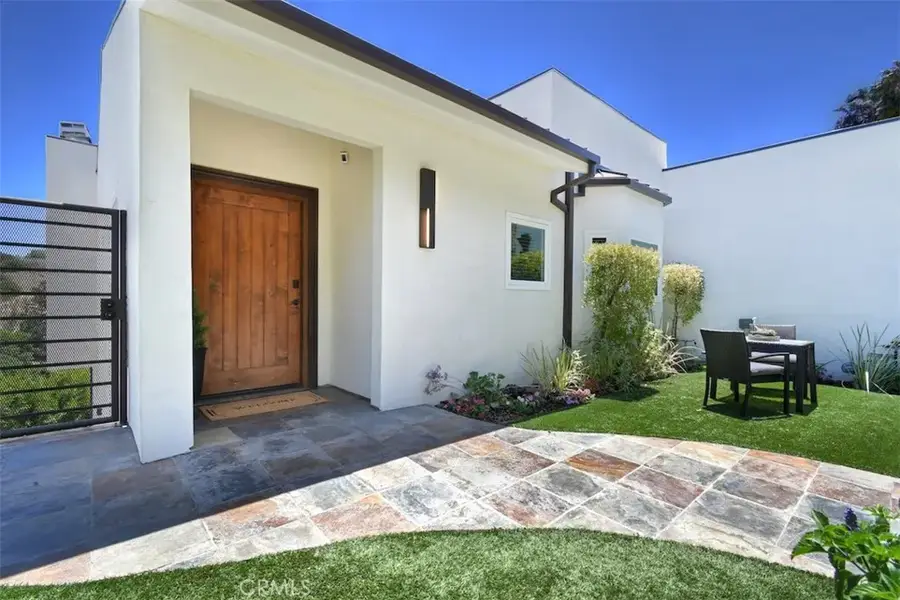 15059 Rayneta Drive, Sherman Oaks, CA 91403 - #3