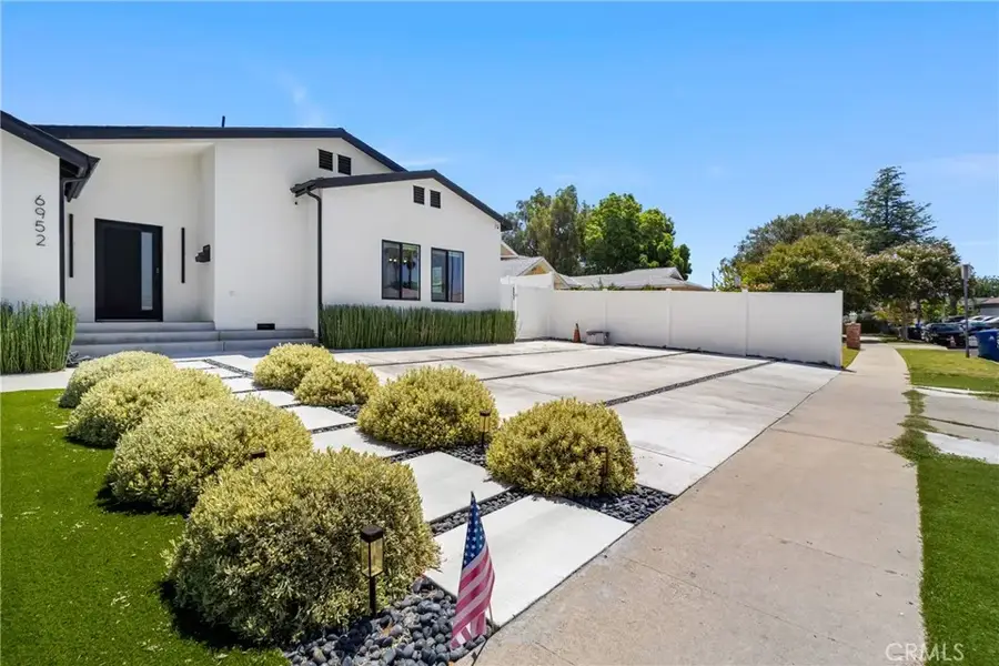 6952 Cozycroft Avenue, Winnetka, CA 91306 - #2