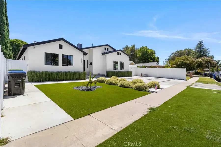 6952 Cozycroft Avenue, Winnetka, CA 91306 - #3