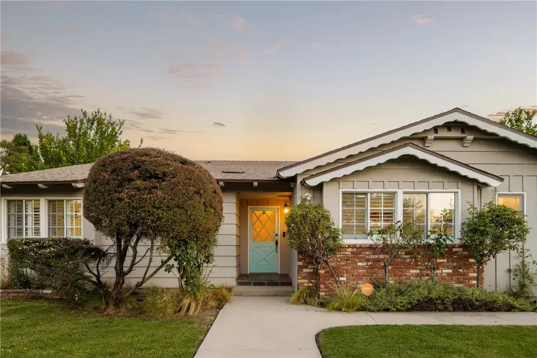 23642 Oxnard, Woodland Hills, CA 91367 - #1