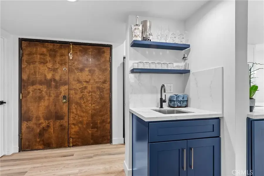5325 Lindley Avenue #106, Tarzana, CA 91356 - #2