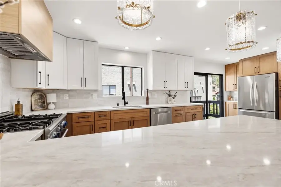 5711 Owensmouth #125, Woodland Hills, CA 91367 - #2
