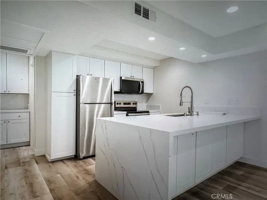 750 N Kings #105, West Hollywood, CA 90069 - #3