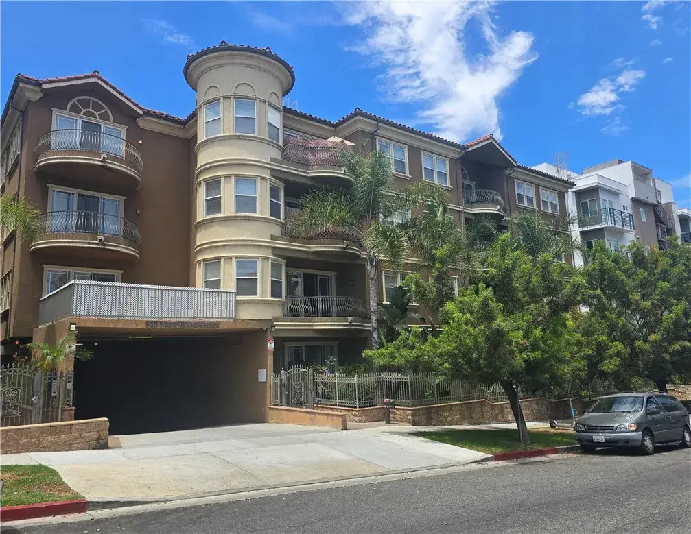 917 S New Hampshire #301, Los Angeles, CA 90006 - #1
