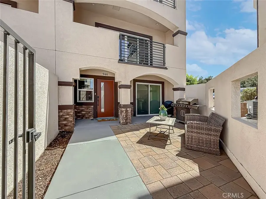946 Warwick, Thousand Oaks, CA 91360 - #2