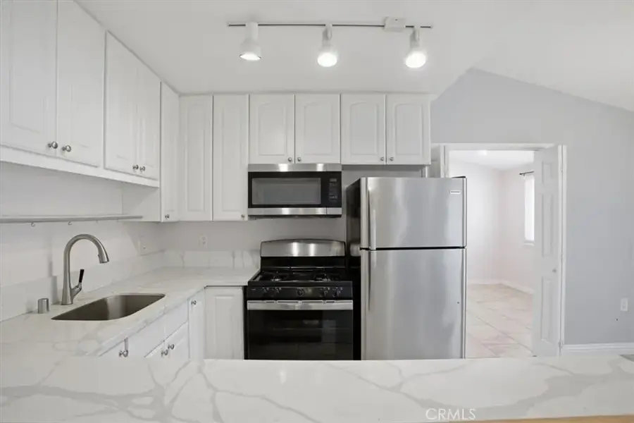 19208 Avenue Of The Oaks #G, Newhall, CA 91321 - #3