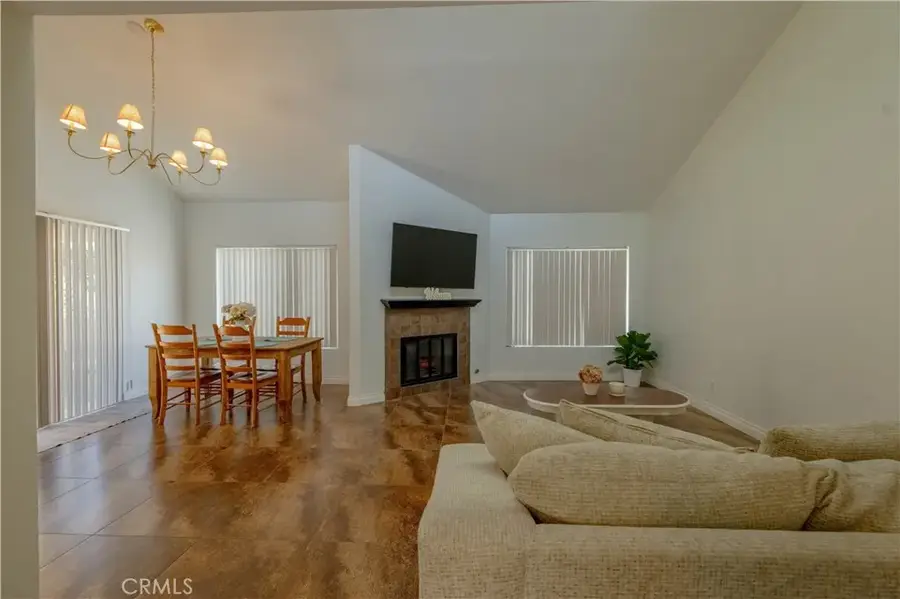 31371 The Old Rd #E, Castaic, CA 91384 - #2