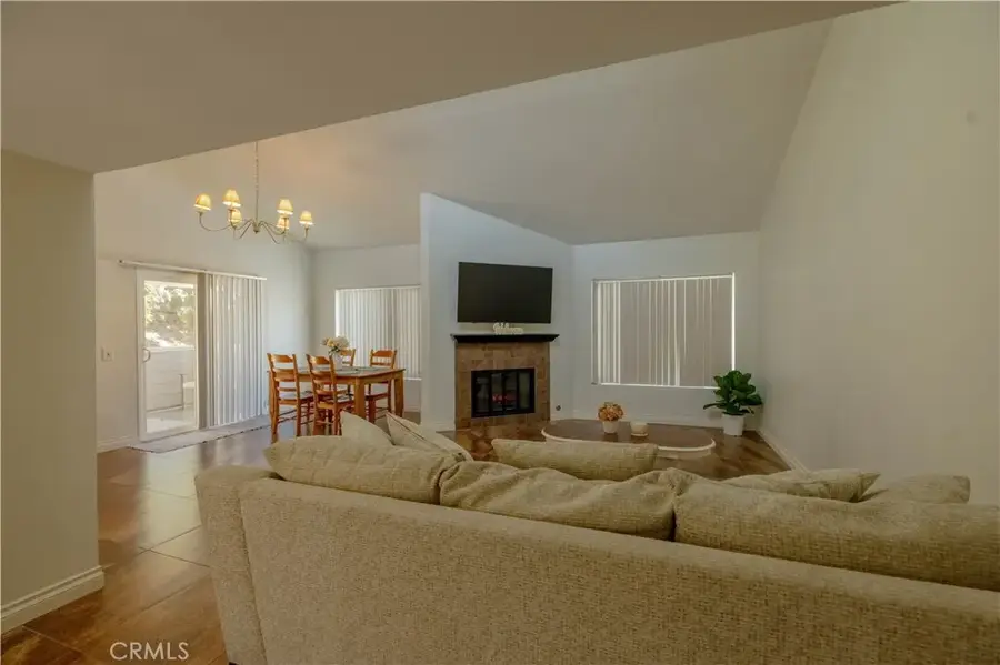 31371 The Old Rd #E, Castaic, CA 91384 - #3