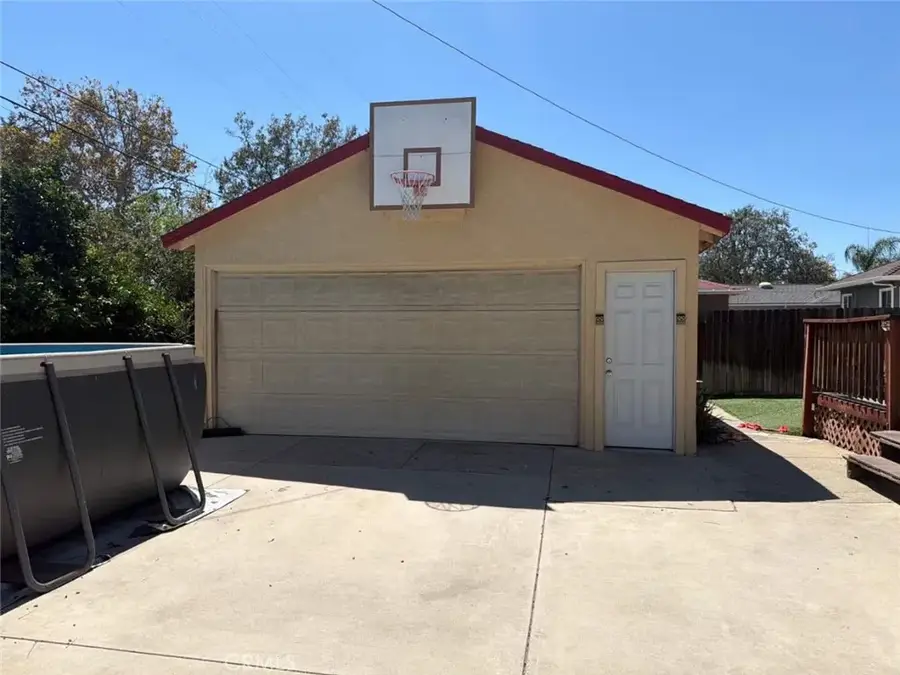 829 W Berkeley Court, Ontario, CA 91762 - #2