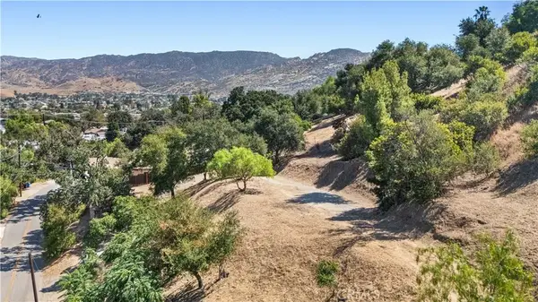 1194 Black Canyon, Simi Valley, CA 93063