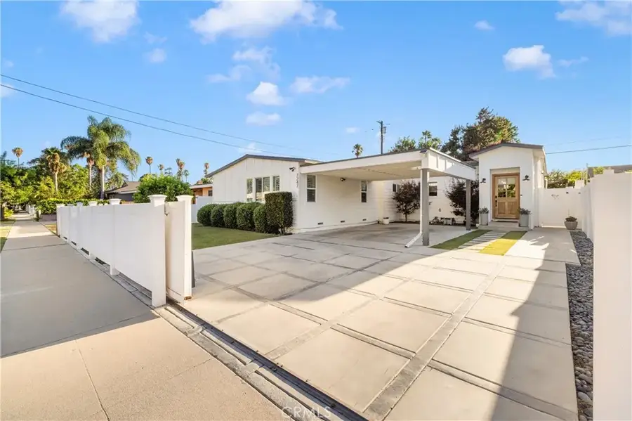 7247 Genesta, Lake Balboa, CA 91406 - #2