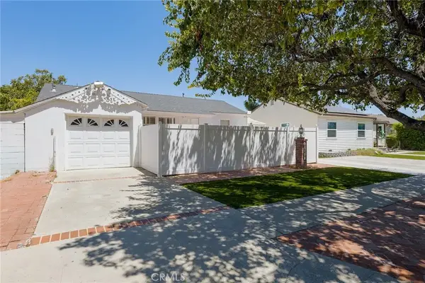 18813 Cantlay St, Reseda, CA 91335