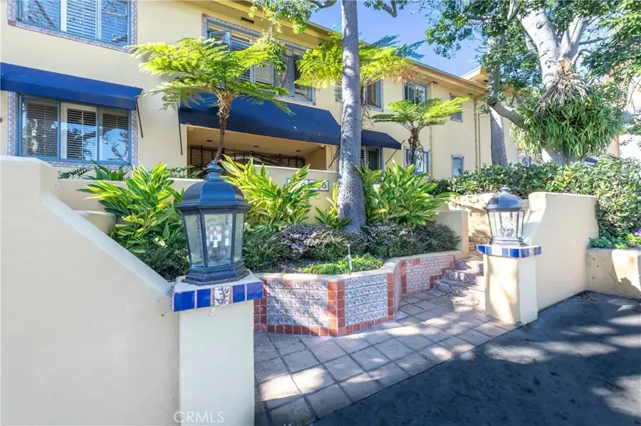 1615 N Laurel Avenue #203, Los Angeles, CA 90046 - #3