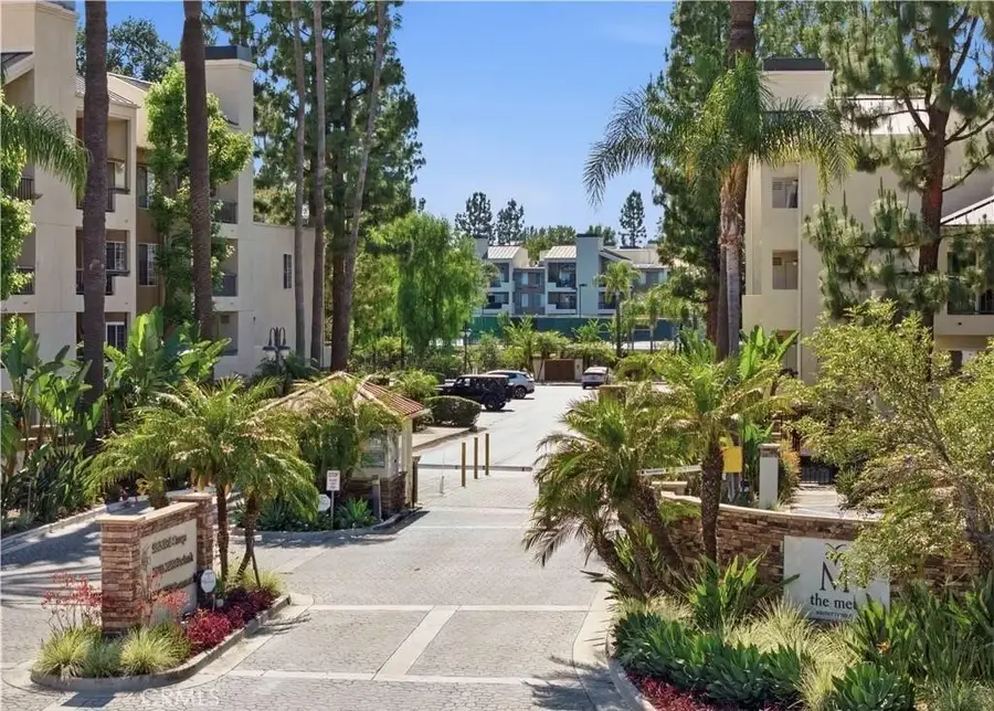 5520 Owensmouth #311, Woodland Hills, CA 91367 - #3