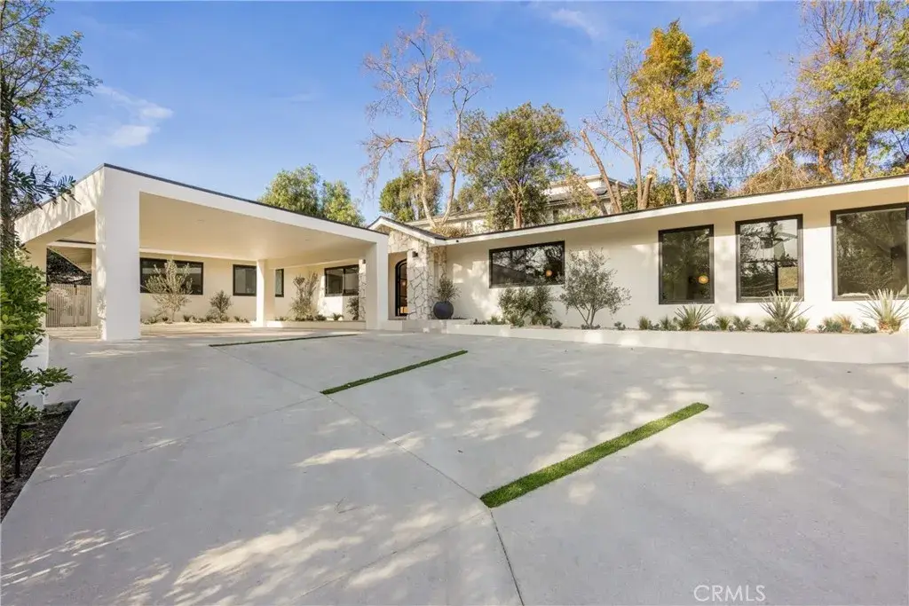 19629 Wells Dr, Tarzana, CA 91356 - #1