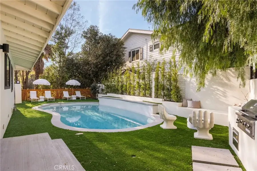 19629 Wells Dr, Tarzana, CA 91356 - #2