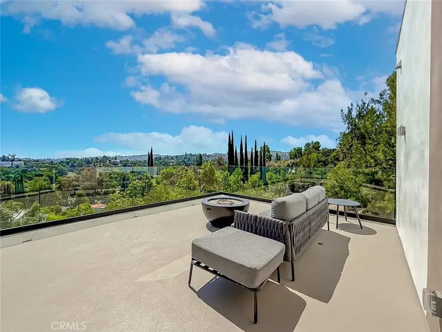 5130 Medina, Woodland Hills, CA 91364 - #2