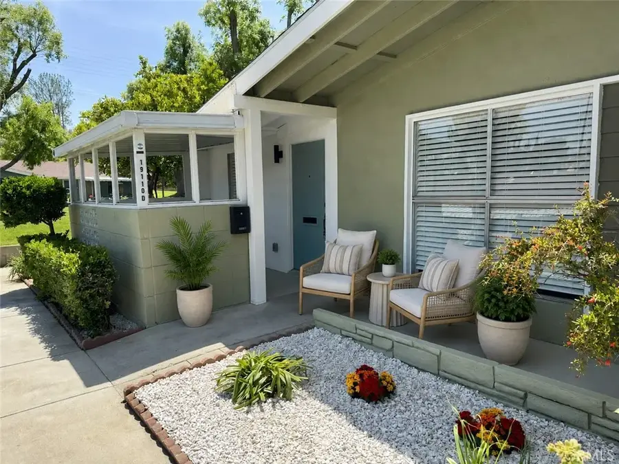 19110 Avenue Of The Oaks #D, Newhall, CA 91321 - #3