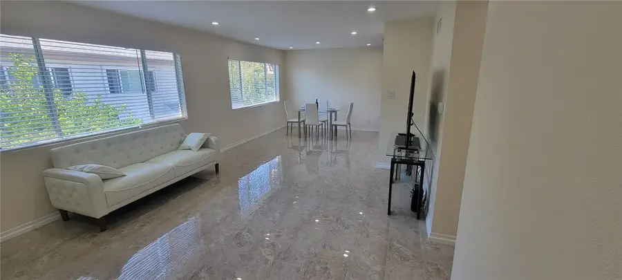 18611 Collins #E 33, Tarzana, CA 91356 - #2