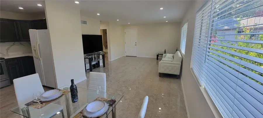 18611 Collins #E 33, Tarzana, CA 91356 - #3