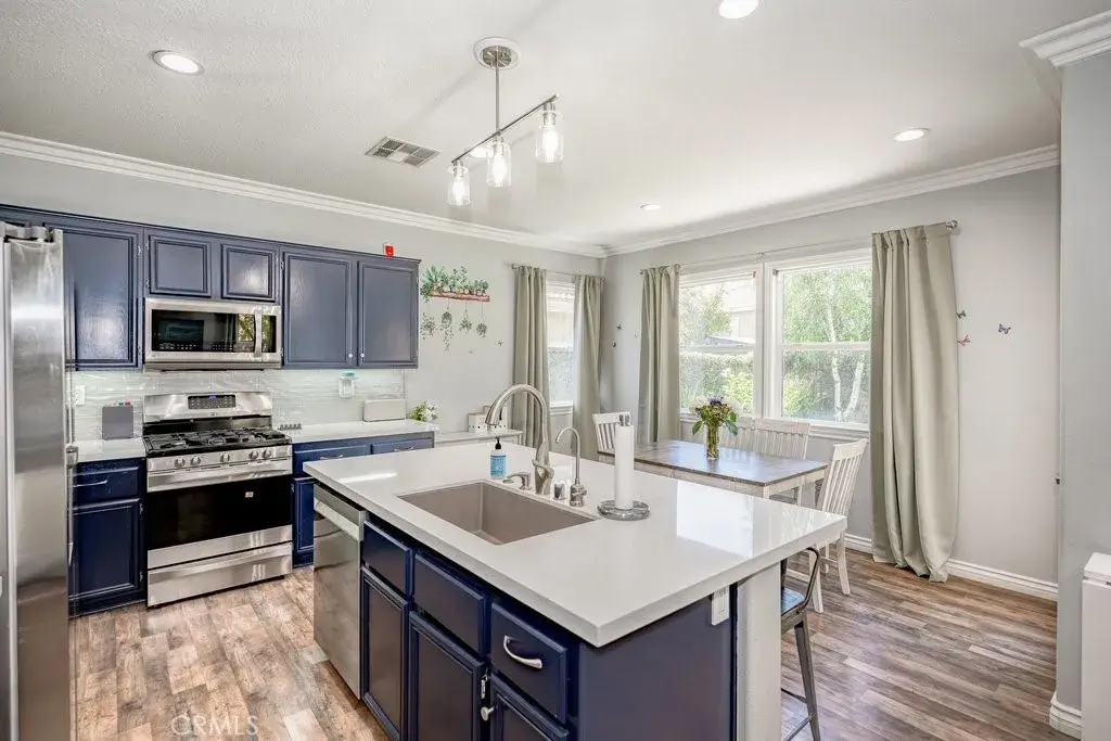 28315 Maitland, Saugus, CA 91350 - #1