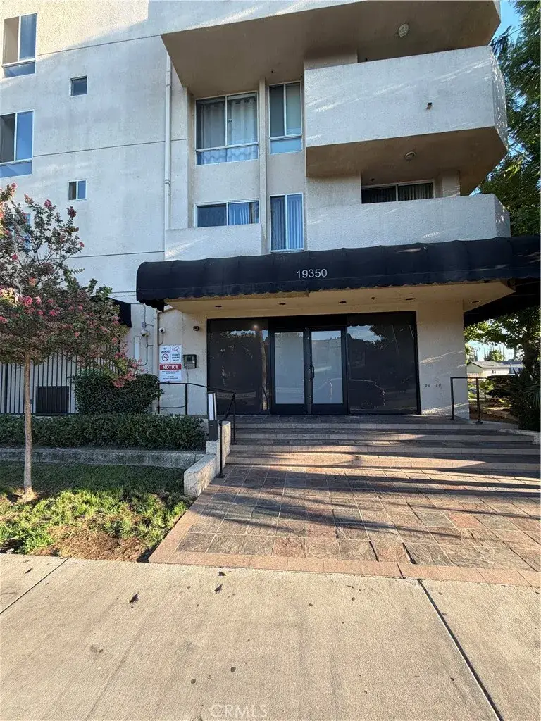 19350 Sherman, Reseda, CA 91335 - #1