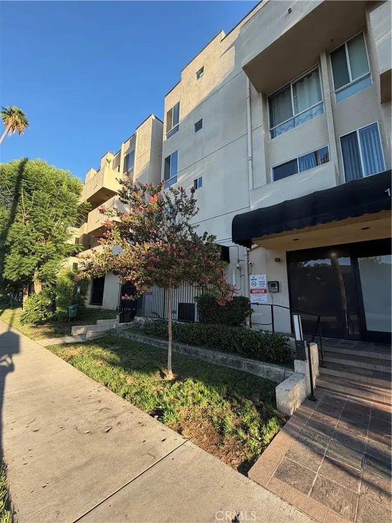 19350 Sherman, Reseda, CA 91335 - #2