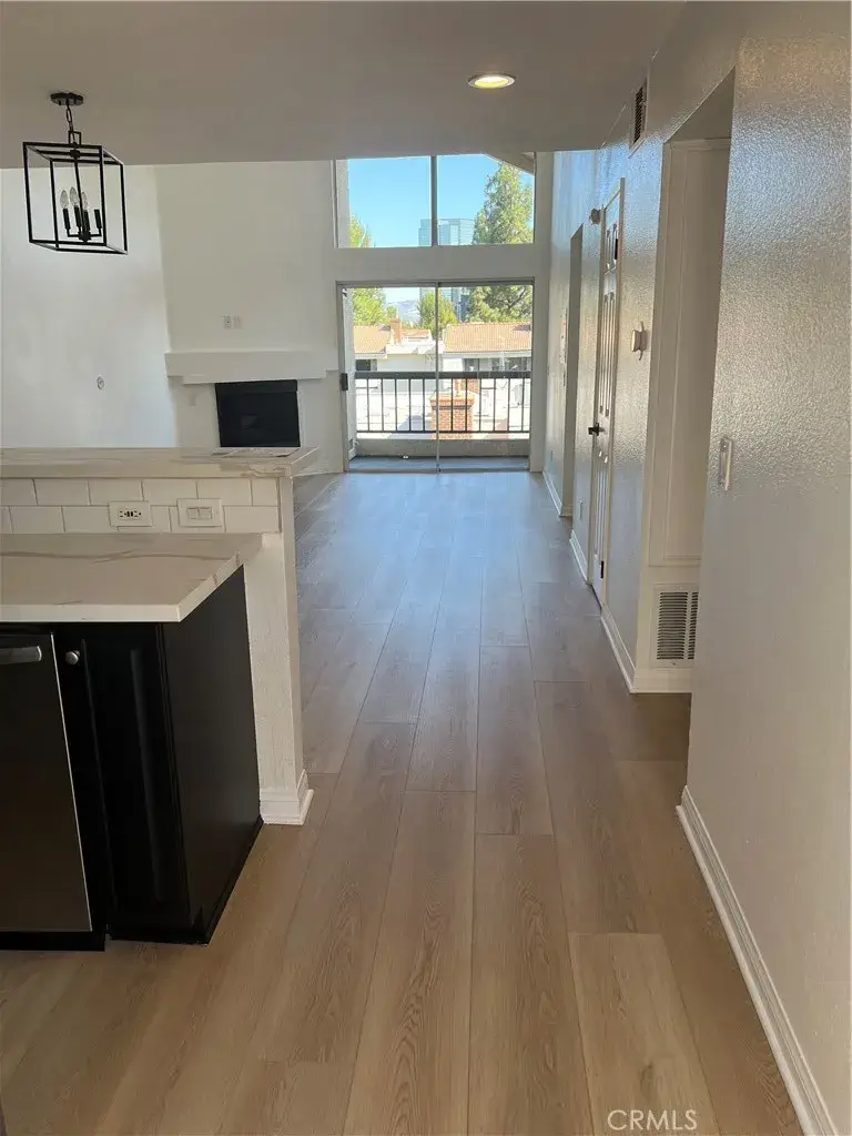 5550 Owensmouth #317, Woodland Hills, CA 91367 - #2