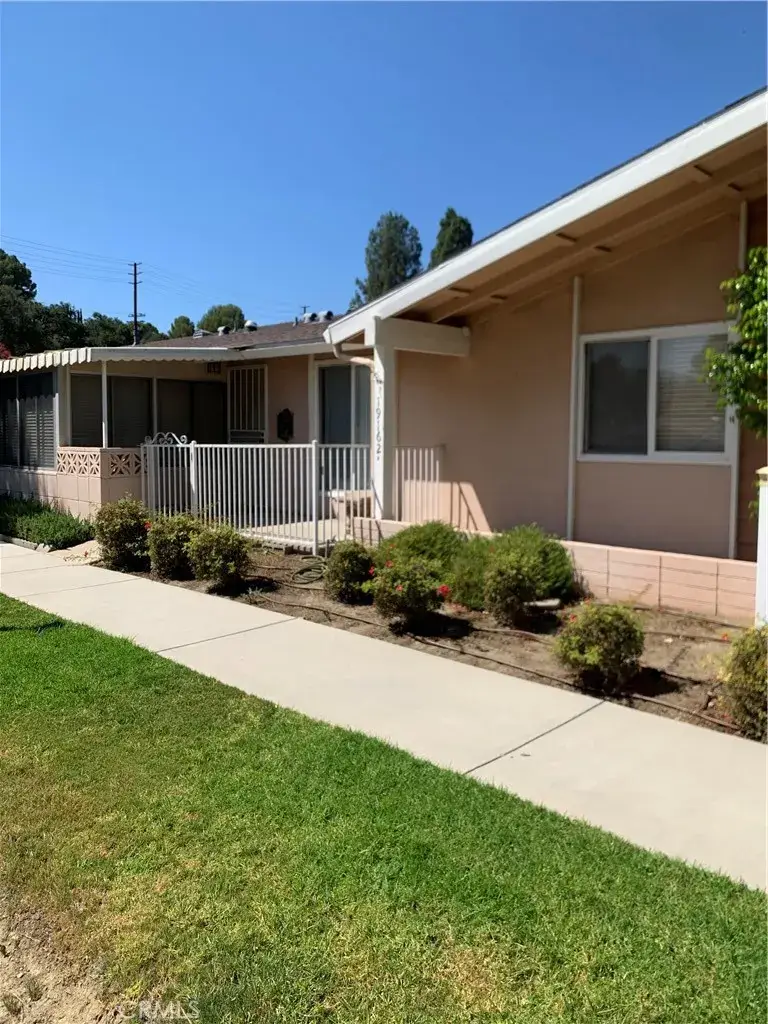 19162 Avenue Of The Oaks #B, Newhall, CA 91321 - #1
