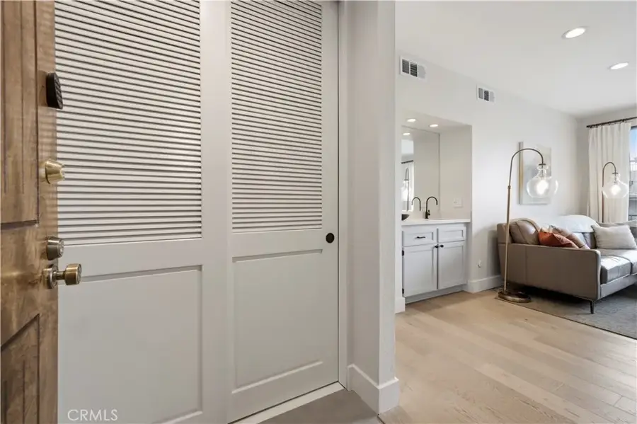 14539 Benefit #205, Sherman Oaks, CA 91403 - #2