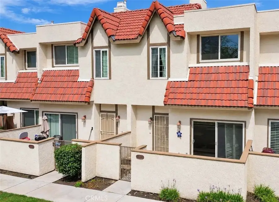 27650 Ironstone Drive #3, Canyon Country, CA 91387 - #2