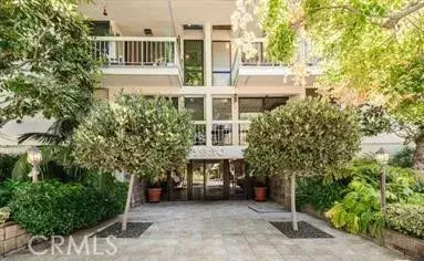 1230 N Sweetzer #114, West Hollywood, CA 90069