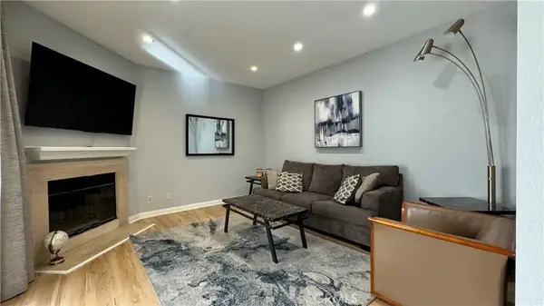 688 Indian Oak Lane #102, Oak Park, CA 91377