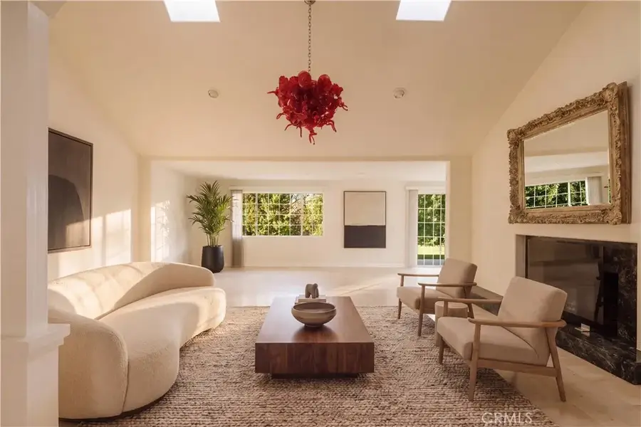 18841 Pasadero Drive, Tarzana, CA 91356 - #3