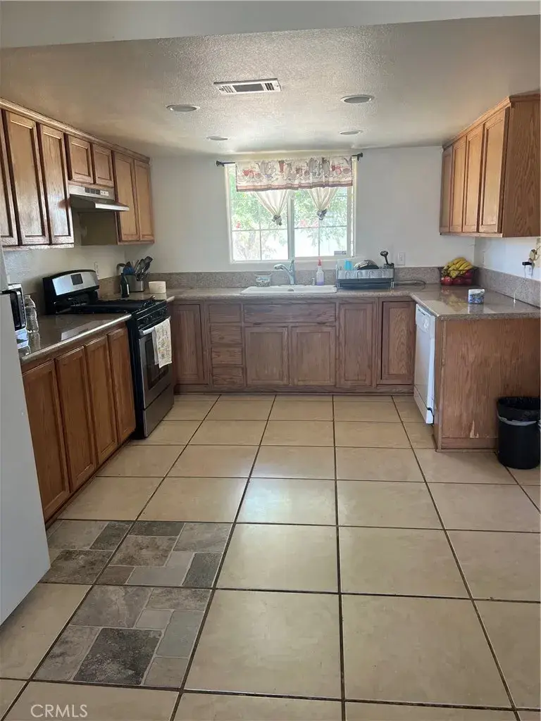 8413 Greenwood, California City, CA 93505 - #3