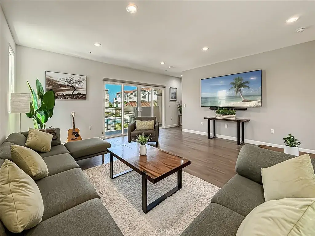946 Warwick, Thousand Oaks, CA 91360 - #1