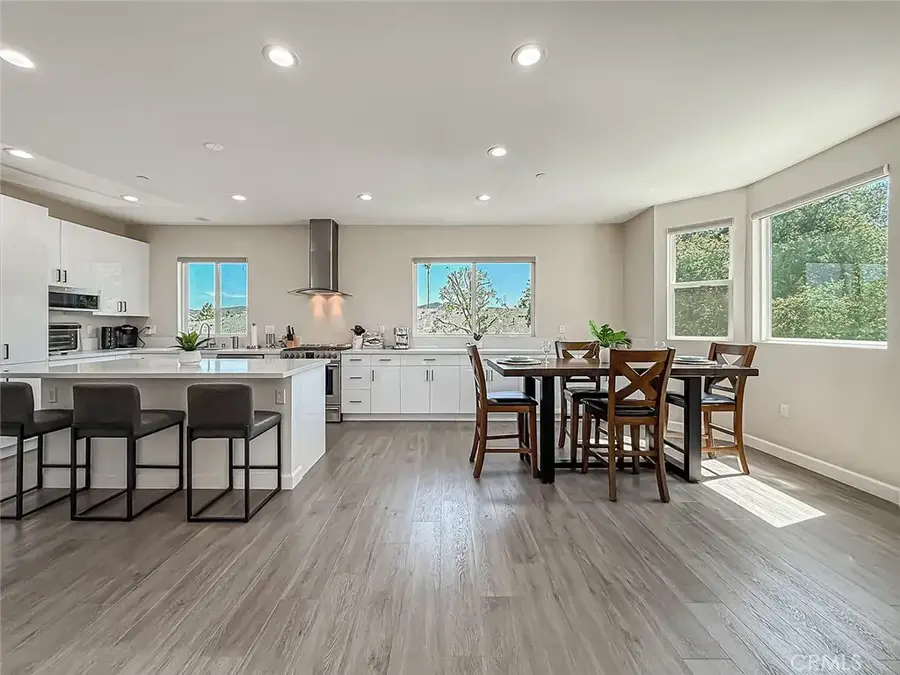 946 Warwick, Thousand Oaks, CA 91360 - #2