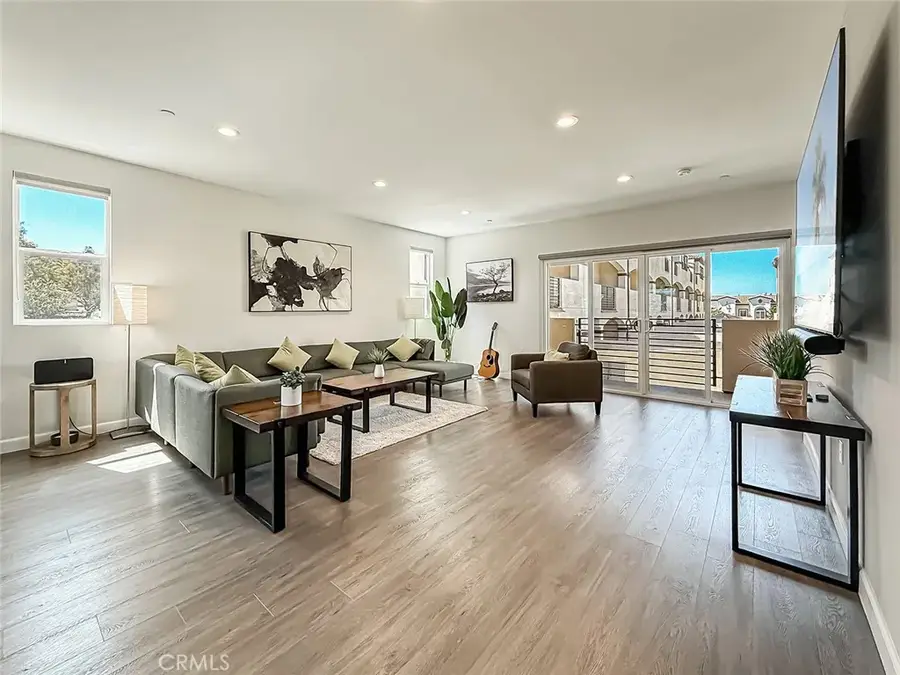 946 Warwick, Thousand Oaks, CA 91360 - #3