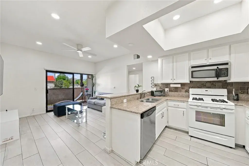 10943 Laurel Canyon Boulevard #B9, San Fernando, CA 91340 - #1