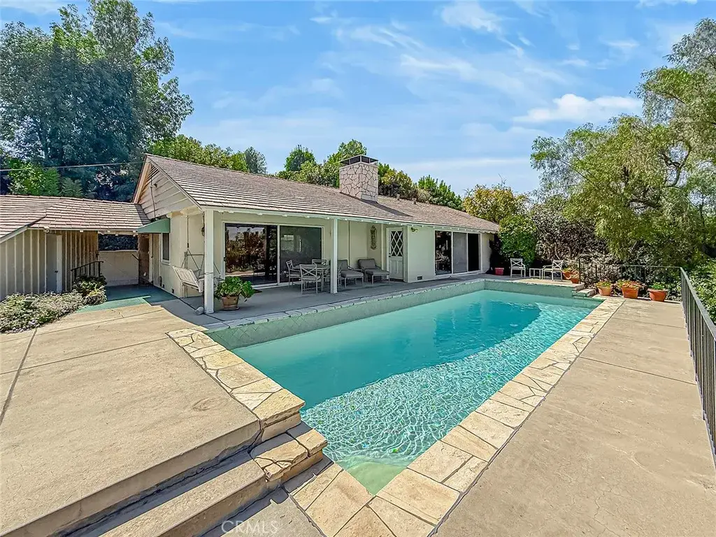 5015 Casa Dr., Tarzana, CA 91356 - #1